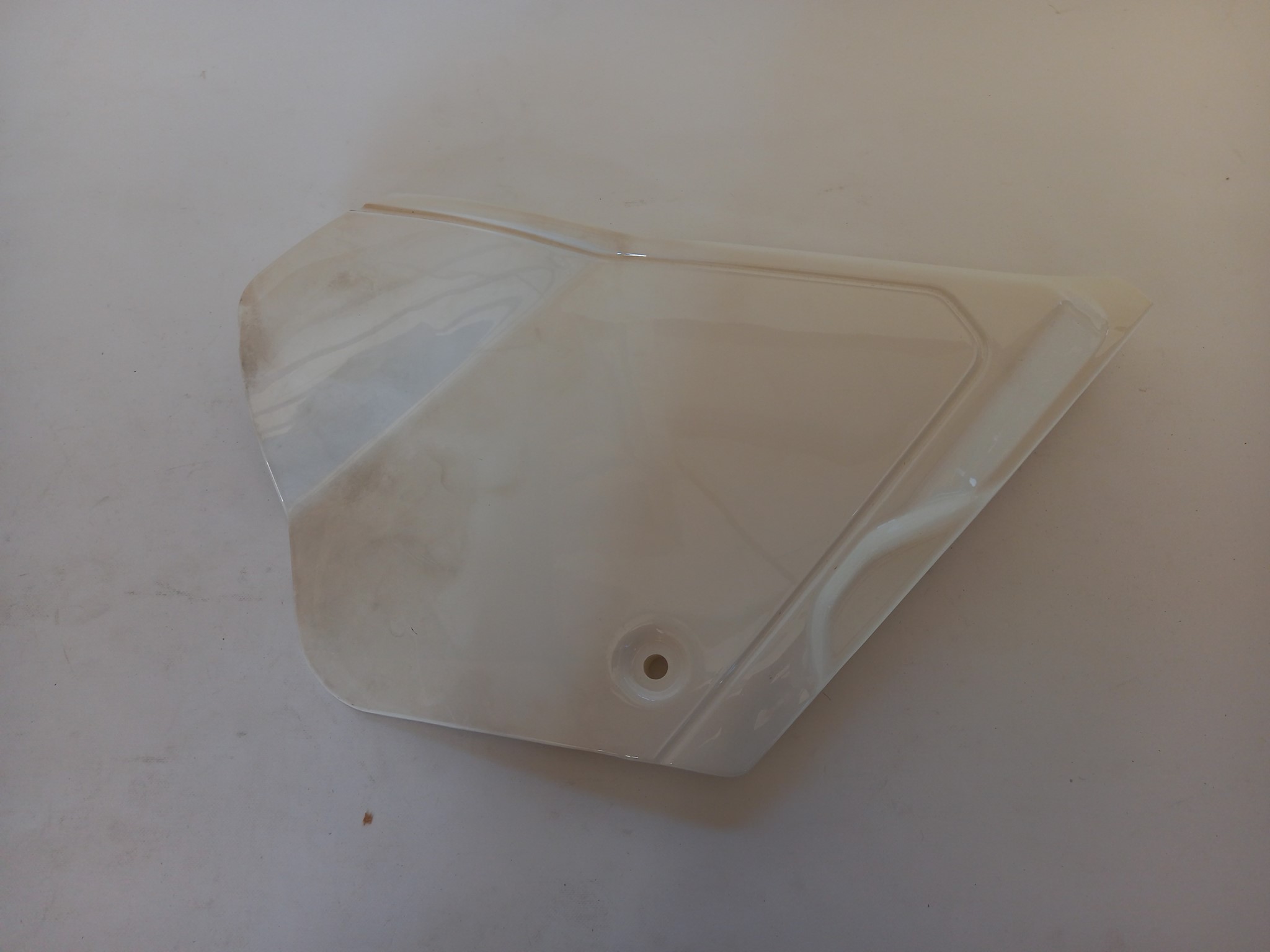 Picture of Honda XL 500 SZ / SA SEITLICHE ABDECKUNG 83600-435-000ZB COVER,R.*NH-24* 